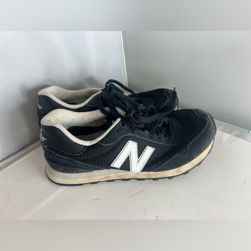 New Balance Women's 515 V3 Sneaker Size 6 Black & White